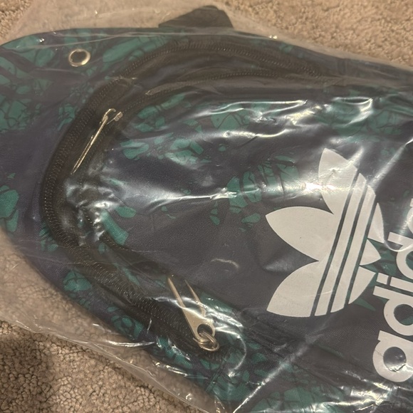 ADIDAS small on the go bag blue and green - Picture 3 of 3